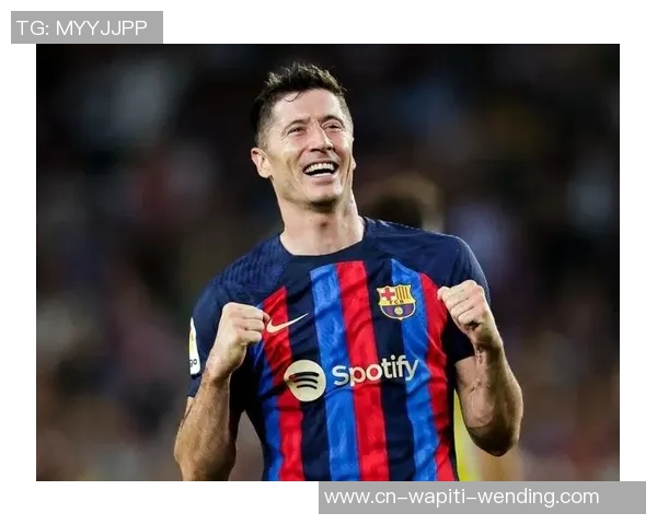 每体：莱万首选持续留在巴萨，若不续约或许考虑退役